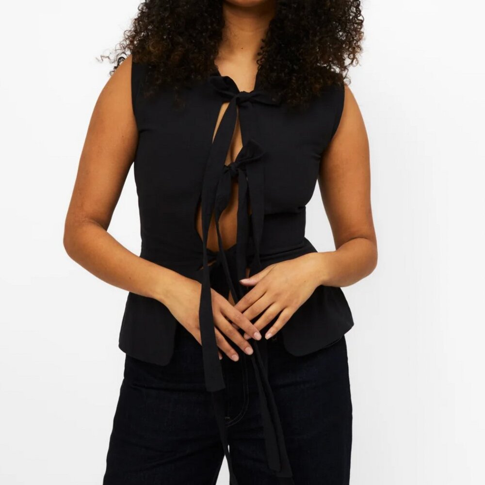 Atelier Tulpe: Bowtie Vest Black